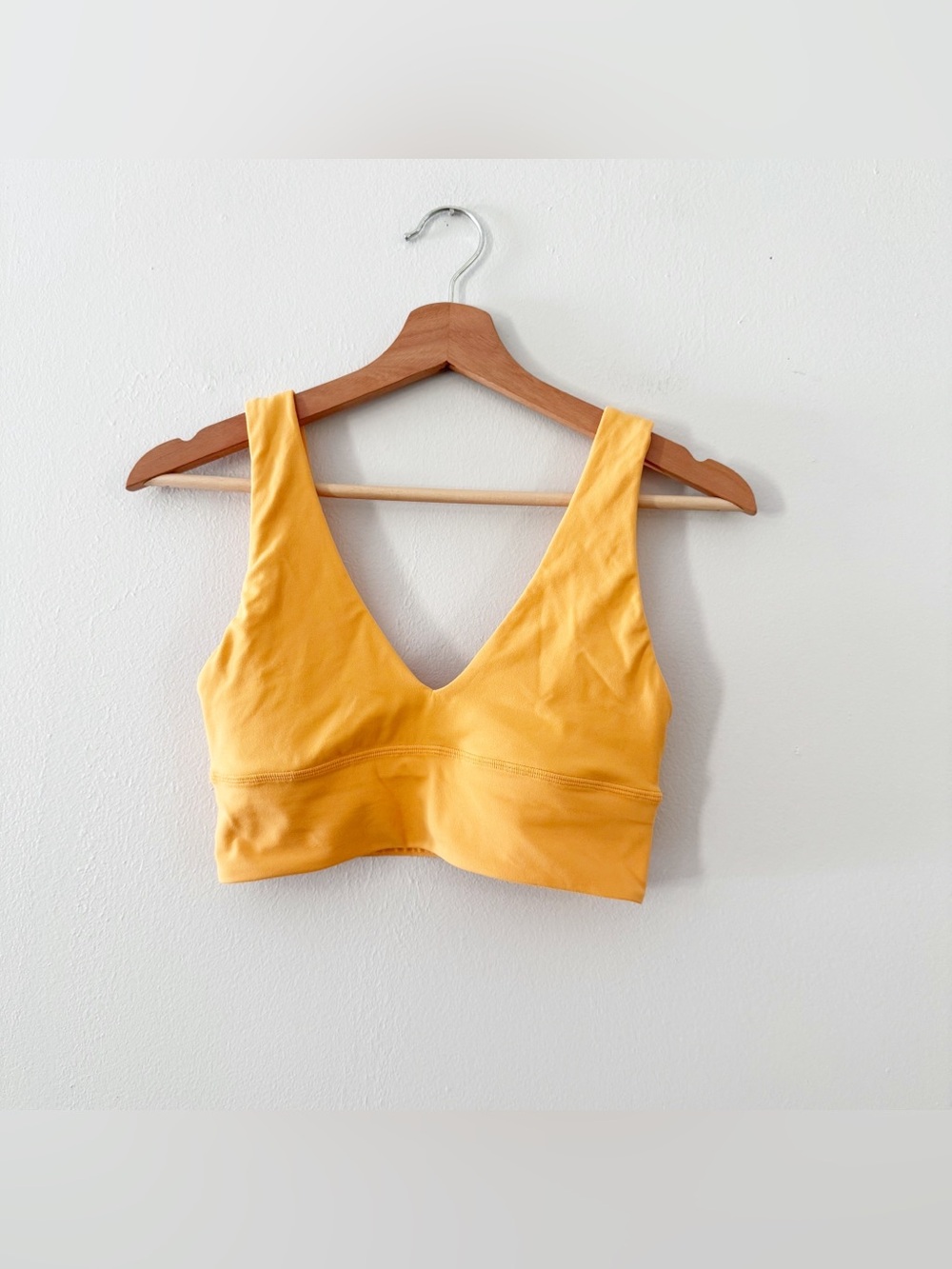 Lululemon Align V-Neck Bra Light Support Womens Size 6 Mango Dream Yoga. In good